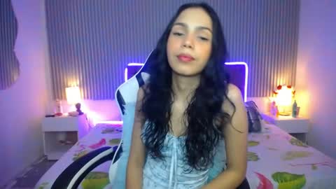 princess_skinny18 online show from June 2, 10:33 pm