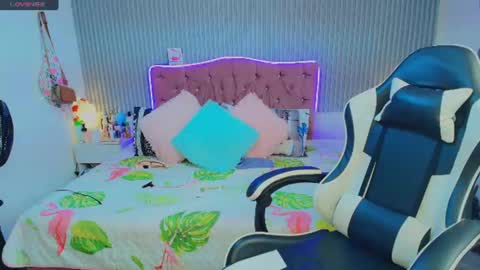 princess_skinny18 online show from July 1, 10:20 pm