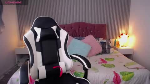 princess_skinny18 online show from June 5, 7:42 pm