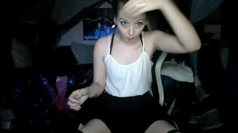 Snapshot of princesshollylove chatting on March 5, 5:29 am Holly love online show from March 5, 5:29 am