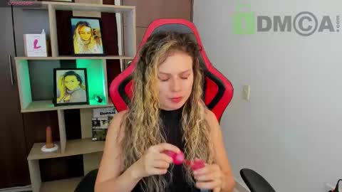 Snapshot of princessmariana25 chatting on September 11, 8:53 pm princessmariana25 online show from September 11, 8:53 pm