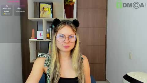 Snapshot of princessmariana25 chatting on October 18, 8:54 pm princessmariana25 online show from October 18, 8:54 pm