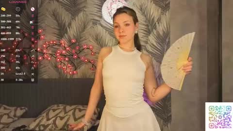 Hina online show from May 8, 4:10 pm