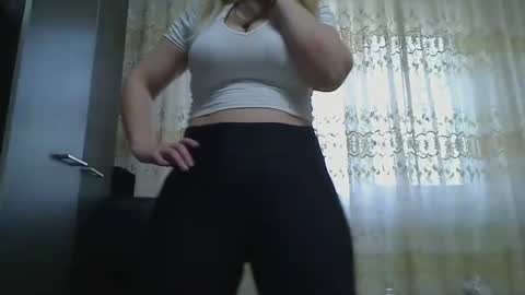 Snapshot of pryncess_sweety chatting on March 6, 7:14 am Pryncess sweety online show from March 6, 7:14 am
