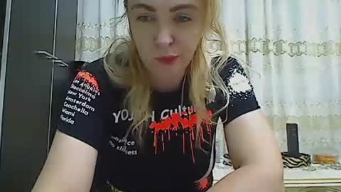 Snapshot of pryncess_sweety chatting on September 14, 6:17 pm Pryncess sweety online show from September 14, 6:17 pm