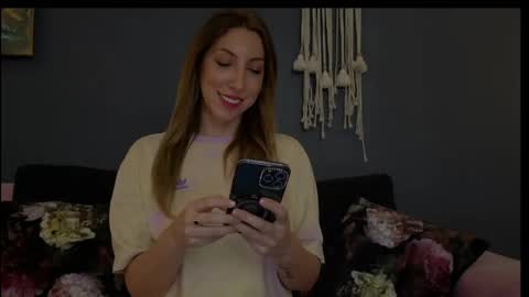 Isabelle online show from April 2, 6:49 pm