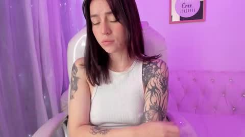 Snapshot of purple_slut_ chatting on February 18, 8:26 pm Anna online show from February 18, 8:26 pm