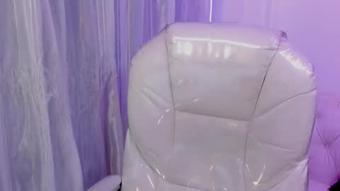 Snapshot of purple_slut_ chatting on March 7, 8:33 pm Anna online show from March 7, 8:33 pm