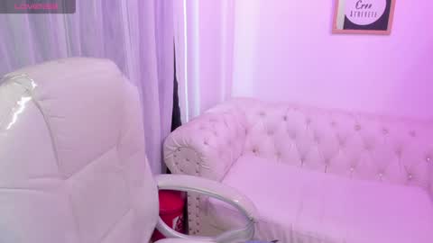 Snapshot of purple_slut_ chatting on January 27, 8:39 pm Anna online show from January 27, 8:39 pm