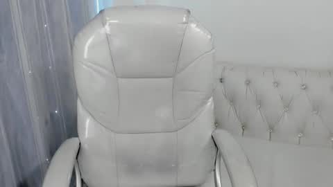 Snapshot of purple_slut_ chatting on February 12, 8:18 pm Anna online show from February 12, 8:18 pm