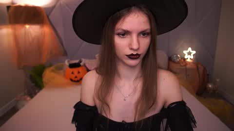 Ellie online show from October 31, 7:23 am