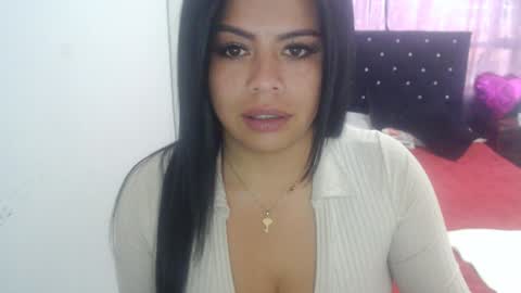 q_u_e_e_n_ online show from December 16, 2:38 pm