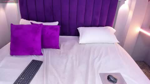 Qetzia online show from September 18, 6:06 pm