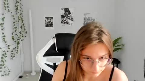 Amelie online show from July 25, 10:33 am