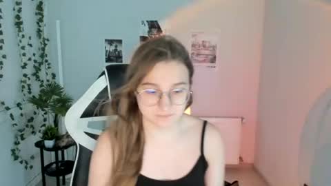 Amelie online show from August 8, 12:46 pm