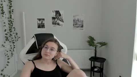 Amelie online show from June 21, 9:57 am
