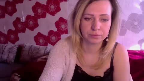 Snapshot of queen_daenerys chatting on February 13, 8:27 am Queen Daenerys online show from February 13, 8:27 am