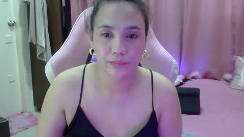 QueenHennessy online show from February 13, 5:26 am