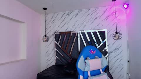   online show from November 20, 11:44 am