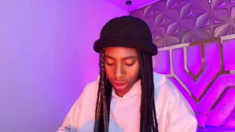   online show from March 18, 12:10 pm