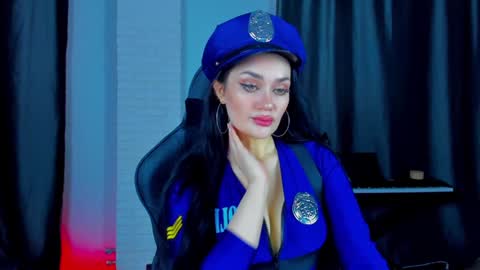 Snapshot of queenaliss chatting on February 6, 2:33 am Your world and the universe Aliss online show from February 6, 2:33 am