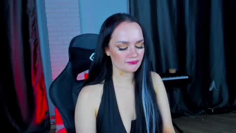 Snapshot of queenaliss chatting on December 5, 1:47 am Your world and the universe Aliss online show from December 5, 1:47 am