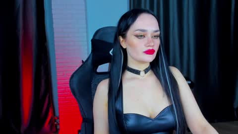 Snapshot of queenaliss chatting on January 3, 9:57 pm Your world and the universe Aliss online show from January 3, 9:57 pm