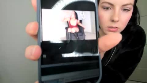 Snapshot of queenb2626 chatting on October 21, 5:50 pm Queen Blaire online show from October 21, 5:50 pm