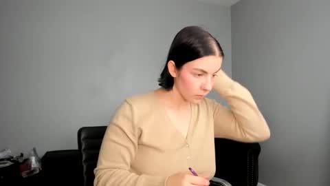 Queen Blaire online show from December 3, 9:50 pm