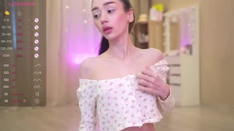 Nelly  INSTA  queenelia  online show from June 6, 10:54 am