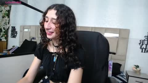 Snapshot of queenjenn__ chatting on January 15, 8:05 pm QUEENJEENN online show from January 15, 8:05 pm