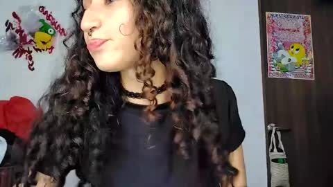 QUEENJEENN online show from May 17, 4:11 am