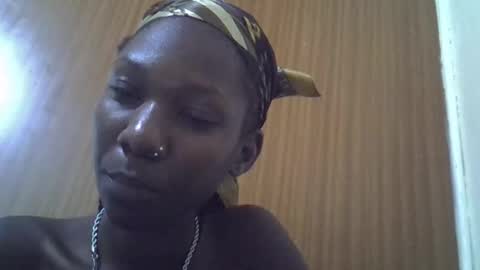 queenluiza199400 online show from April 13, 10:49 am