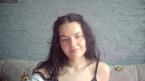 QueenOfModels online show from April 12, 8:28 am