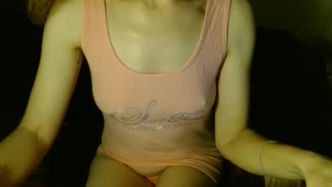 Snapshot of queenoftenderness chatting on January 25, 7:27 pm queenoftenderness online show from January 25, 7:27 pm
