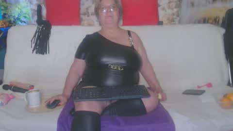 Snapshot of queenpammy chatting on October 11, 1:14 pm QueenPammy online show from October 11, 1:14 pm
