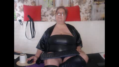 Snapshot of queenpammy chatting on October 16, 6:05 am QueenPammy online show from October 16, 6:05 am