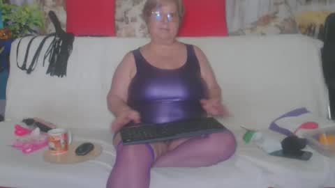 Snapshot of queenpammy chatting on October 8, 12:31 pm QueenPammy online show from October 8, 12:31 pm