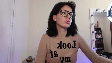 quiet_smile online show from November 6, 11:27 am