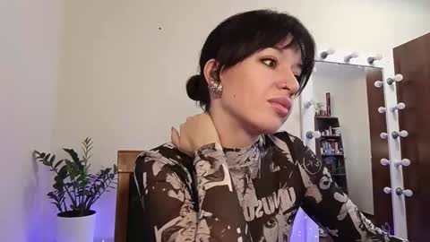 quiet_smile online show from October 12, 8:17 am