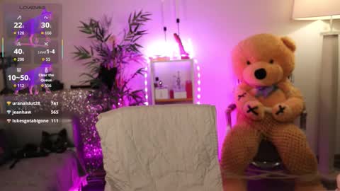 Nova Hollis online show from February 4, 6:49 am