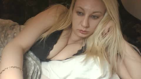 qwertyui online show from February 22, 11:05 pm