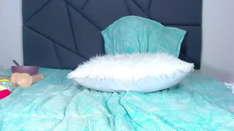 Snapshot of rachelbrown_ chatting on December 6, 12:45 am MALIKA Z online show from December 6, 12:45 am