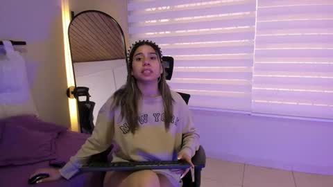 Snapshot of rachell_criss chatting on October 6, 6:02 pm Rachell online show from October 6, 6:02 pm