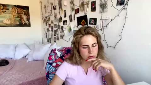 Sophie online show from July 9, 5:15 pm