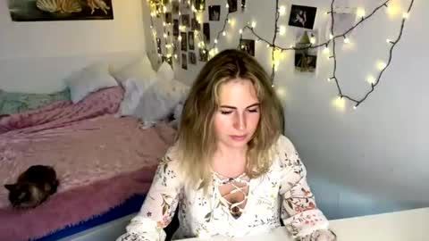 Sophie online show from July 29, 3:34 pm