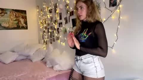Sophie online show from July 10, 5:24 pm