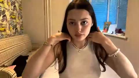 Elizabeth online show from July 6, 3:03 pm