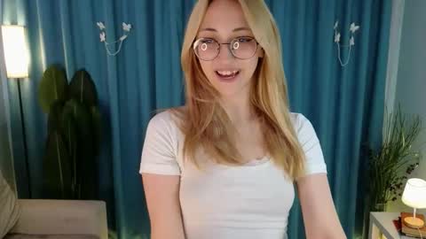 Snapshot of radi_rose chatting on September 12, 9:22 pm Karina online show from September 12, 9:22 pm