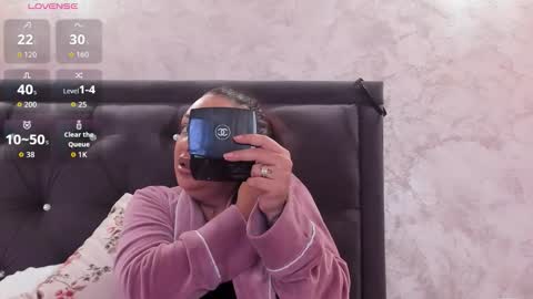 raelledarkstar online show from November 26, 8:48 am